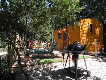 Gîte pour 3 personnes, avec jardin et piscine à Ortaffa