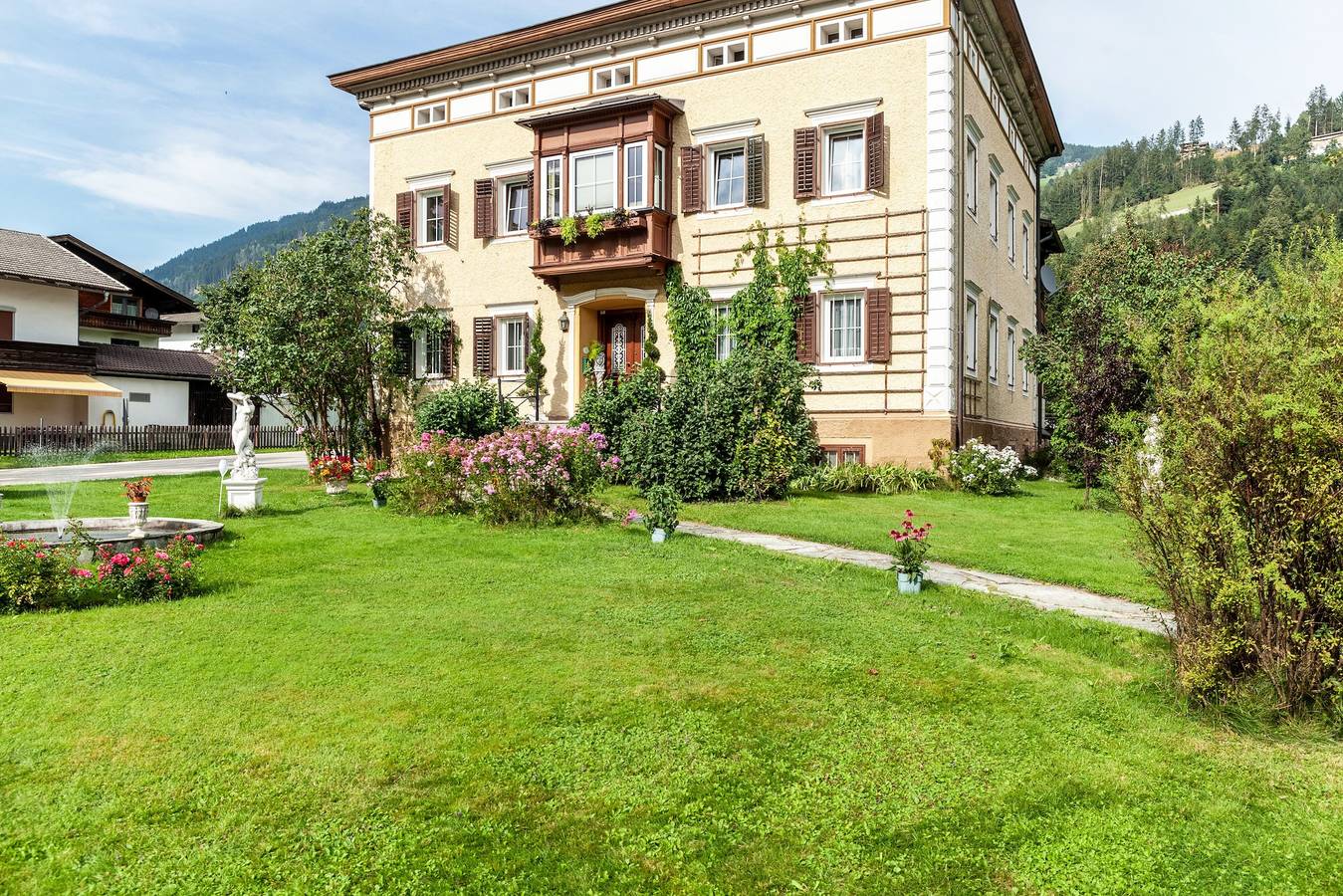 Entire apartment, Apartment 'Villa Stumm' with Mountain View, Shared Terrace and Wi-Fi in Stumm, Ski-Optimal Hochzillertal