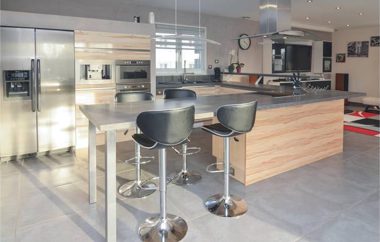 Geräumige Wohnung mit Pool und Parkplatz in Saint-Gilles in Saint-Gilles, Mittelmeerküste (Frankreich)