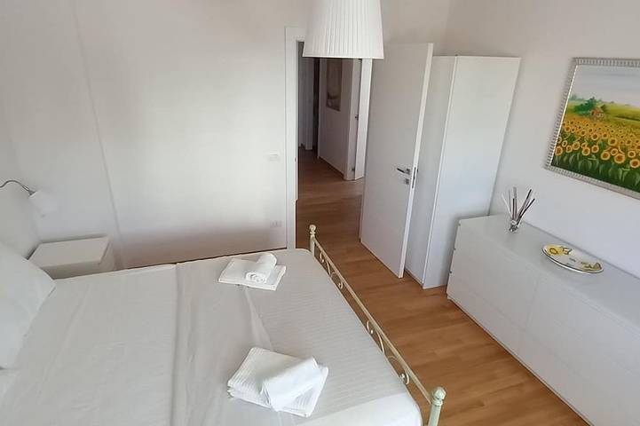 Central Apartment with three bedrooms and parking in Locorotondo, Province de Bari