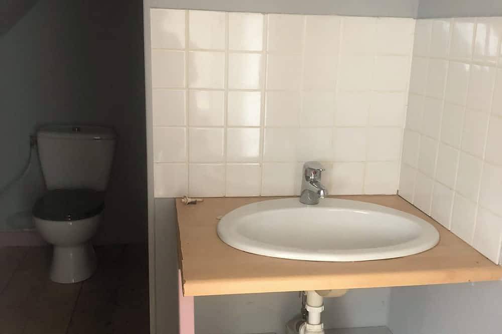 Country house, close to beaches, fishing ports.Breton specialties in Plomeur, Quimper region