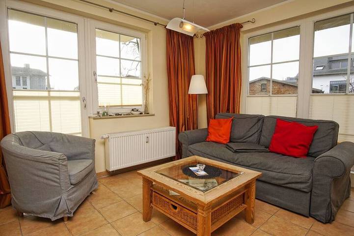Ganze Wohnung, Direkt hinter der Düne, mit Balkon und Meerblick - Strandvilla Böck FeWo 10 - in Hauptstrand Glowe, Glowe