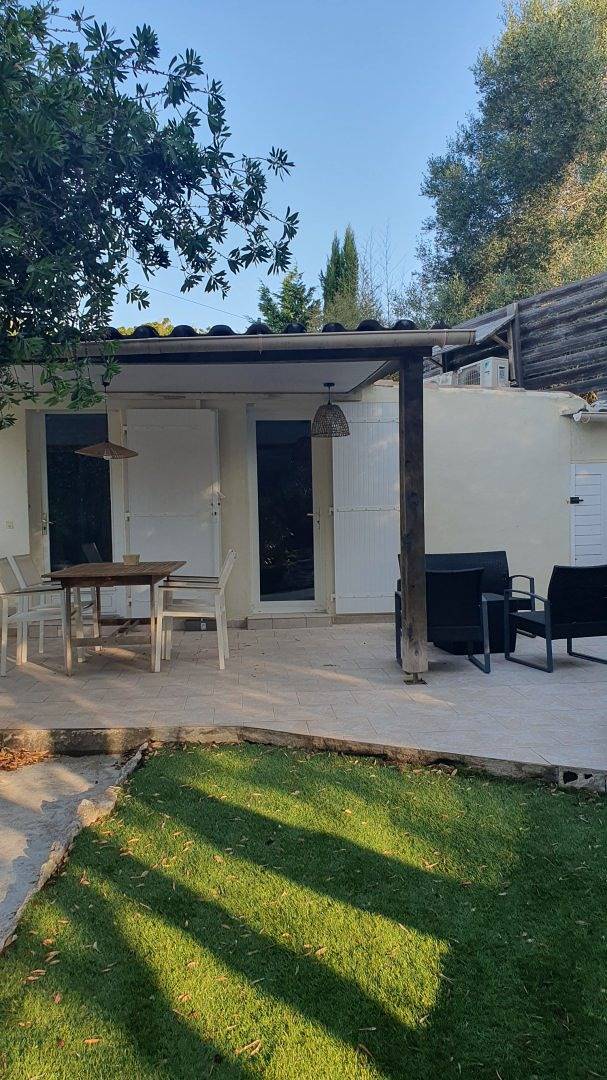 Gîte pour 4 personnes, avec terrasse ainsi que piscine et jardin à Bonifacio - 3