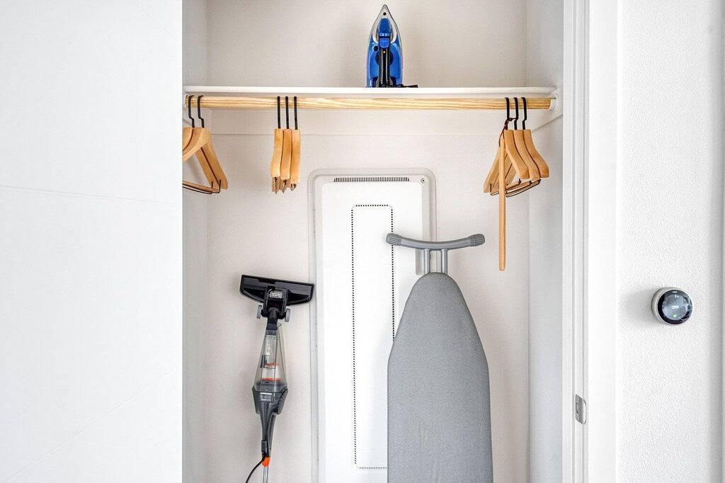 Ganze Wohnung, Classic Redwood City 1Br w/ Gym & W/D, walk to Caltrain, by Blueground in Redwood City, Silicon Valley