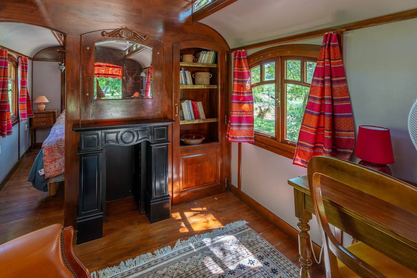 Landhaus 'La Roulotte Authentique' mit privater Terrasse, privatem Garten und Wi-Fi in Grignan, Nyons und Umgebung