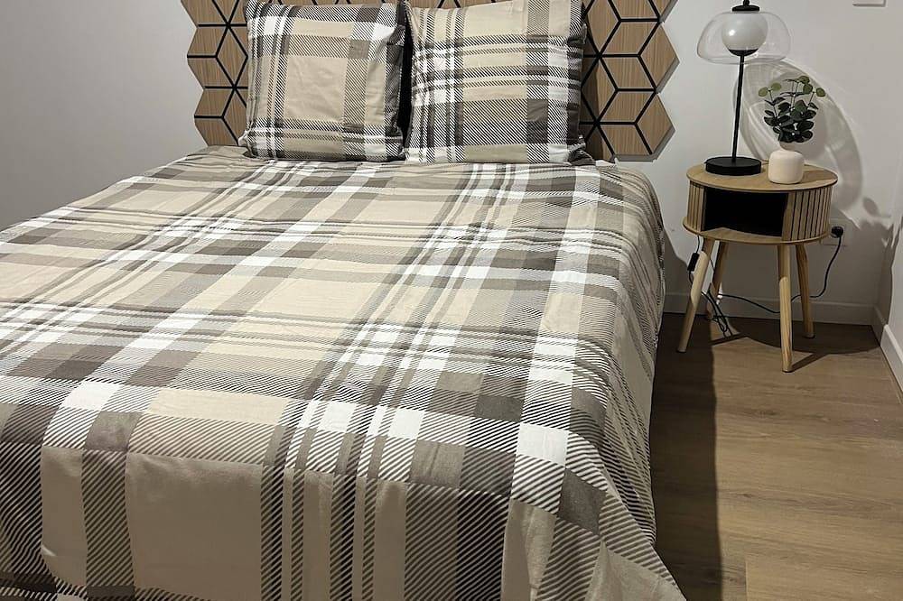 Apartamento entero, Le Loft du Canal du midi: 120m2 Design Garage 60m2 and private Vae bike room in Capestang, Canal del Mediodía