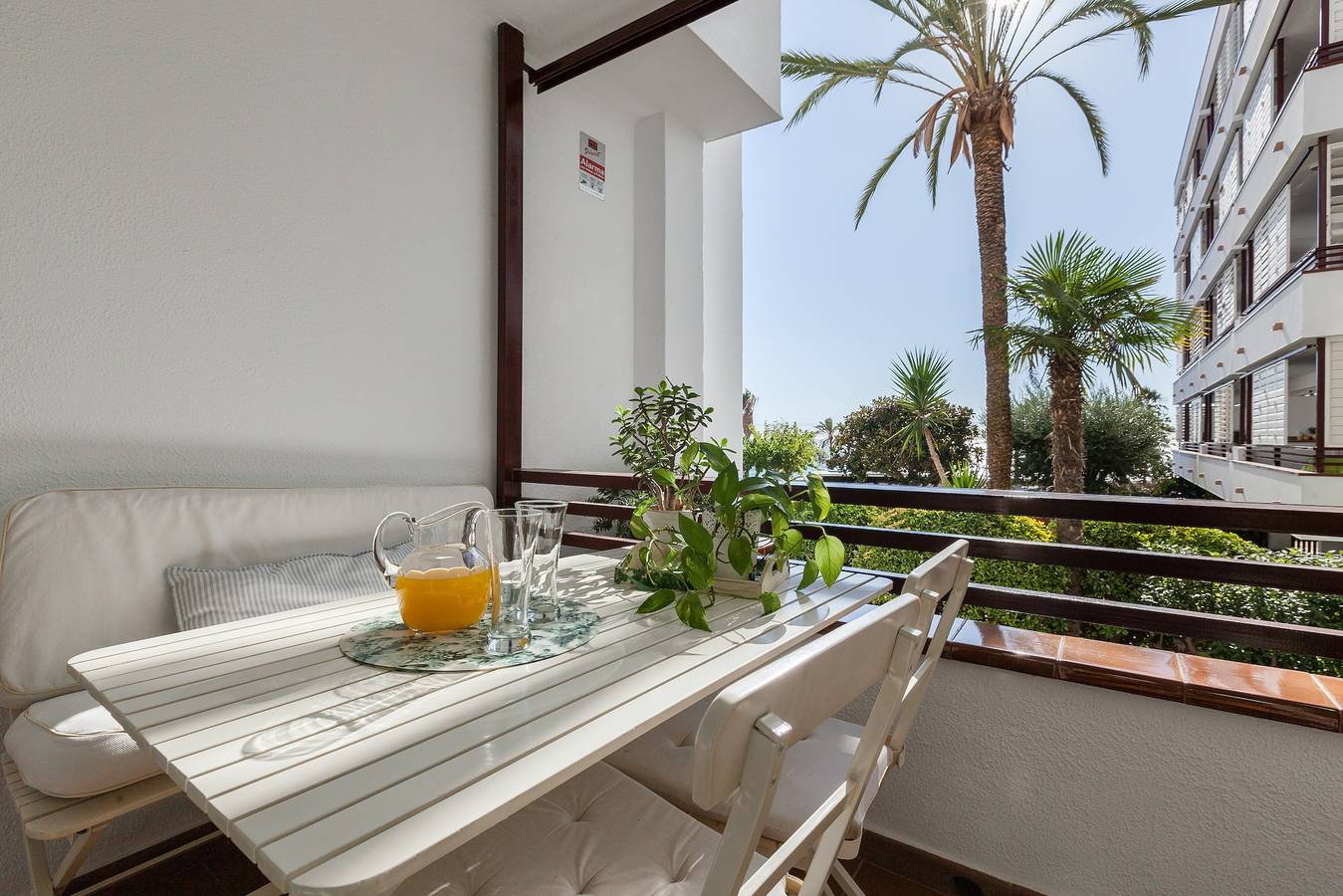 Apartamento entero, Apartamento con vista a mar y piscina de agua salada compartida y Wi-Fi in Canet de Mar, Costa del Maresme