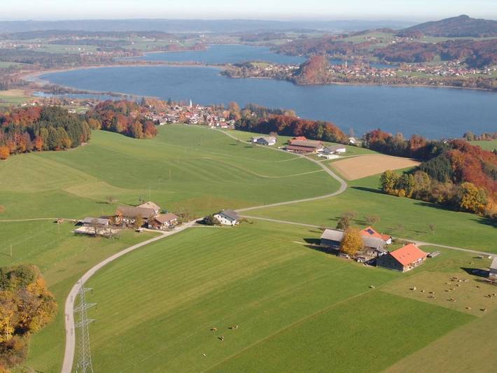 Ferienwohnung für 5 Personen, mit Balkon und Garten sowie Seeblick und Ausblick