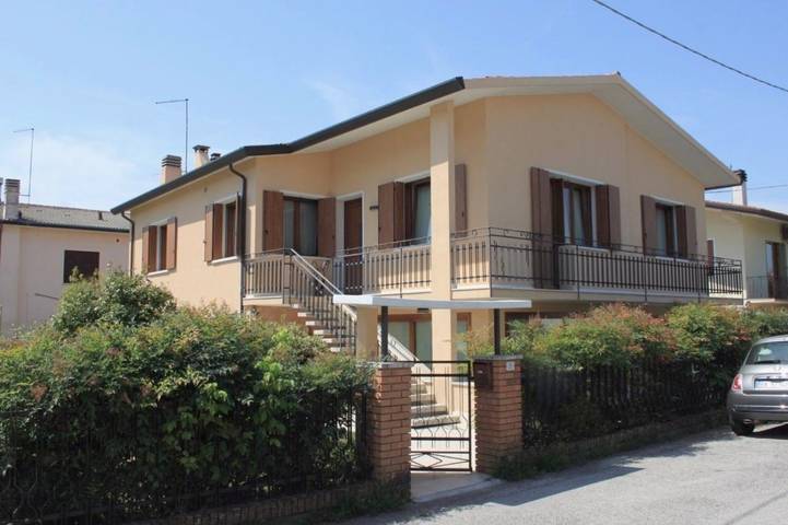Casa vacanza per 9 persone, con Balcone e Idromassaggio nonché Terrazza e Giardino a Preganziol