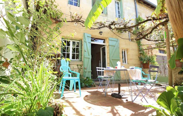 Gîte pour 4 personnes, avec terrasse et jardin