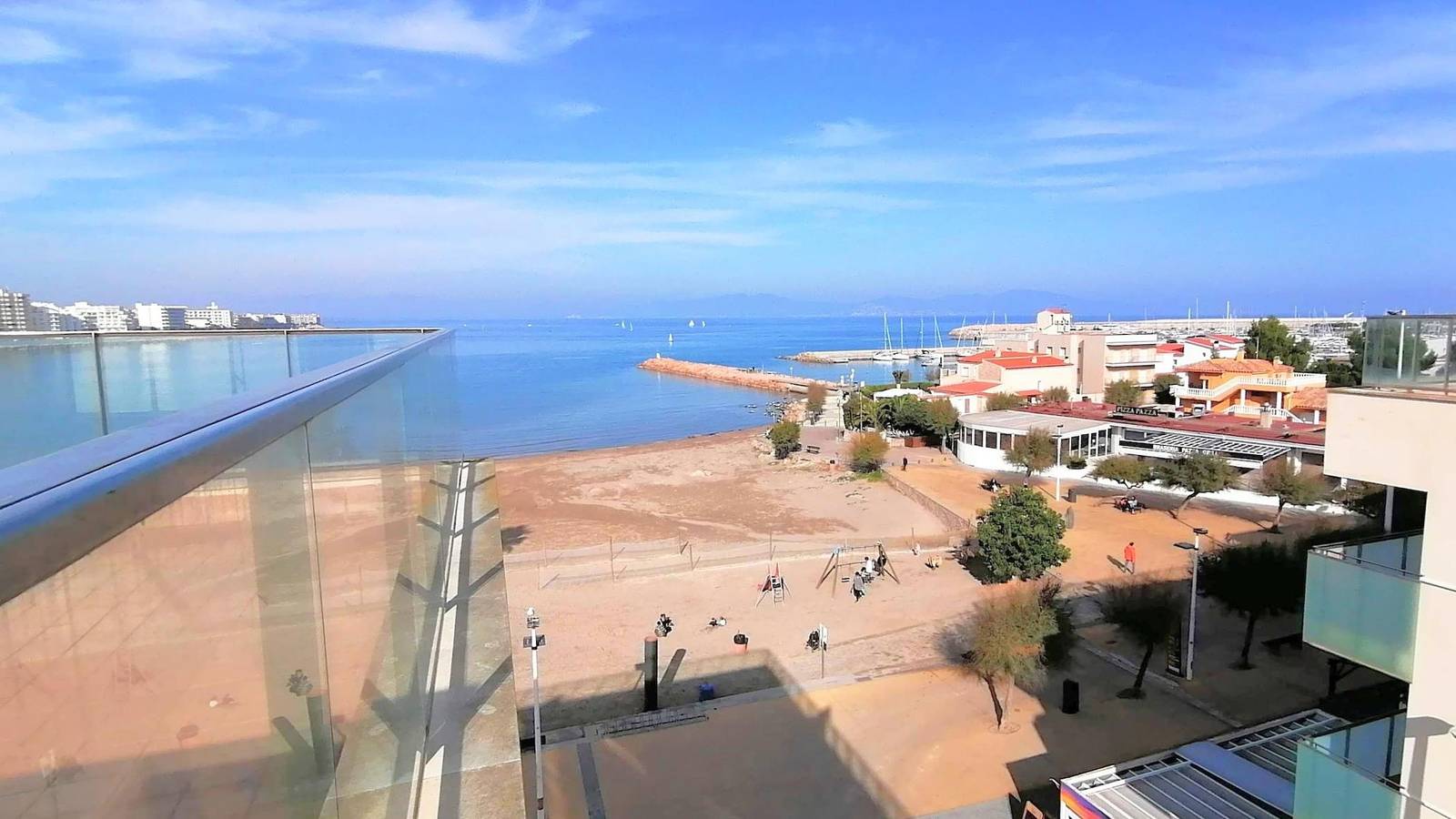 Apartamento vacacional entero, Dúplex Voramar Riells frente a la Playa in La Escala, Alt Empordà