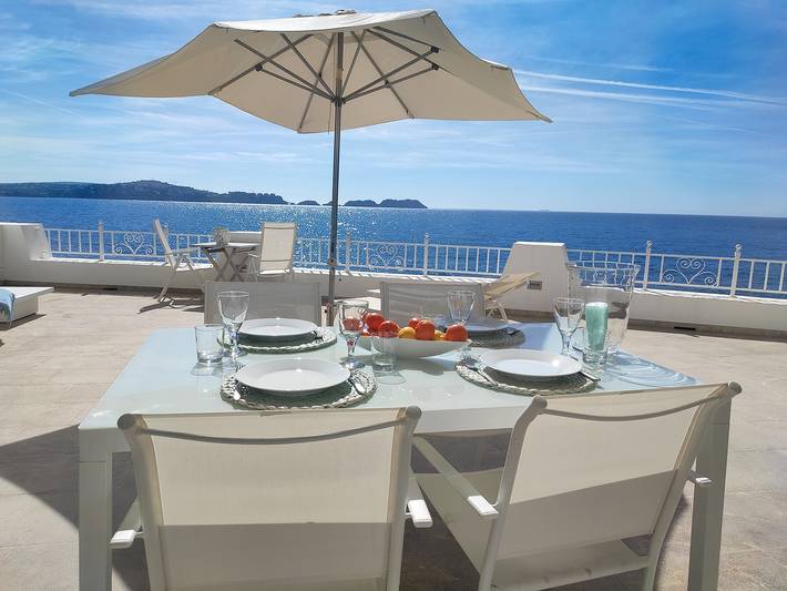 Entire apartment, Holiday apartment for 4 people with terrace in Cala Fornells, Calvià