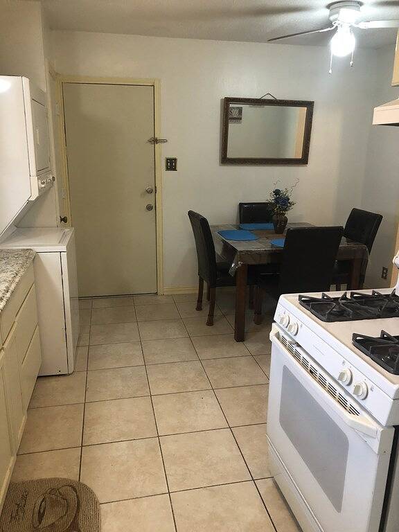 Vacation home for 8 people, with yard in San Antonio