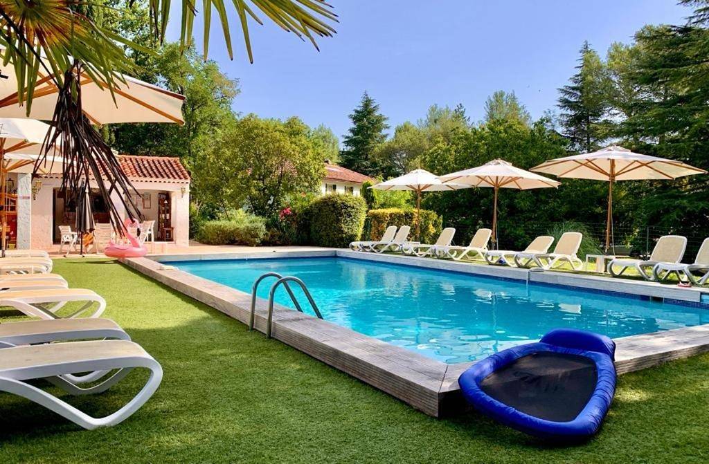 Résidence Miro, gîtes équipés été et hiver, tennis, piscine in Les Arcs (Var), Région de Draguignan
