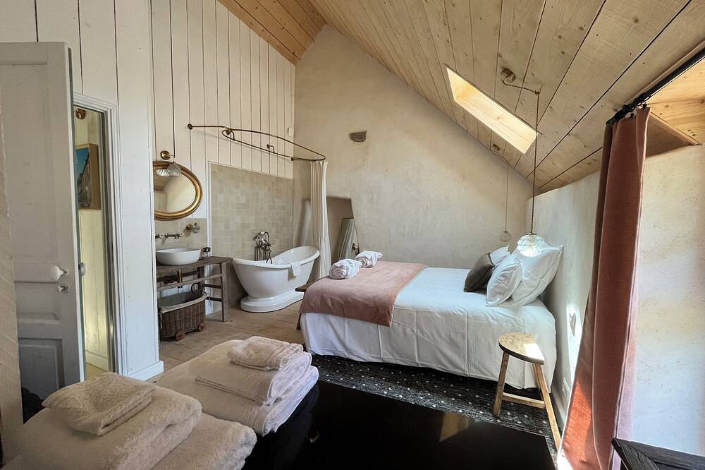 19 Personnes Mont Saint Michel à Partir de Salle de Réception 60 Pers in Dol-de-Bretagne, Saint-Malo region