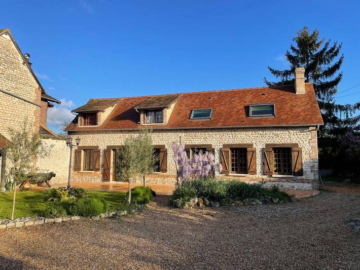 Location de vacances pour 13 personnes, avec jardin et balcon à Saint-Étienne-du-Vauvray