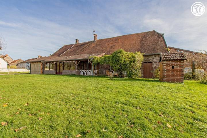 Gîte pour 10 personnes, avec terrasse et jardin
