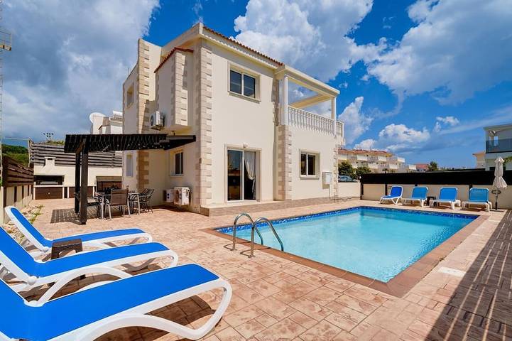 Villa for 6 people, with terrace in Nissi Beach