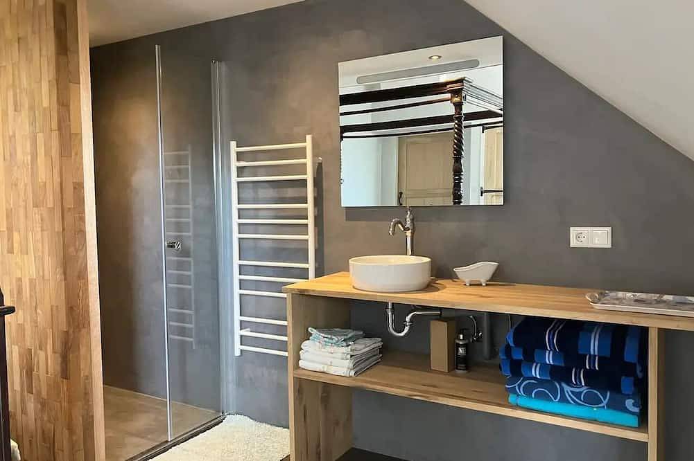 The Guest Room - B&B at 300 meters from the nature reserve Loonse and Drunense Dunes in Nordbrabant