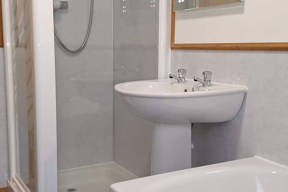Delightful rural property, just thirty minutes from Lerwick. in Shetland Islands