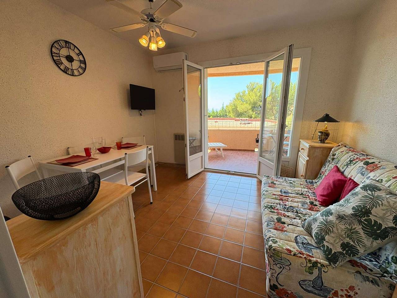 Appartement entier, Studio avec clim et terrasse - 3 pers. in Bandol, Côte méditerranéenne (France)