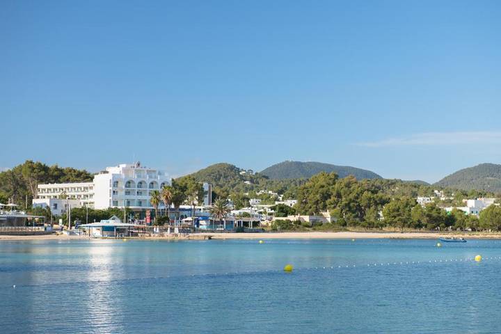 Appart’hôtel pour 3 personnes, avec bassin pour enfant et balcon ainsi que vue et piscine