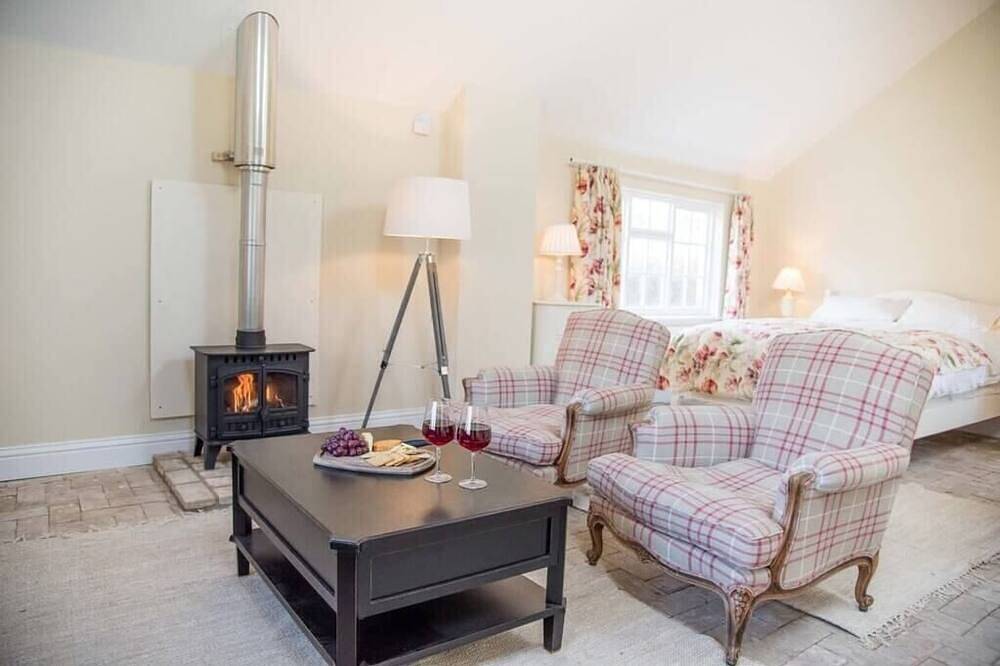 Entire apartment, Mill Cottage, Tunstall in Suffolk