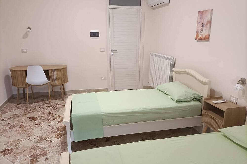 Appartement entier, Apartment in downtown Pompeii few steps away from the  Ruins, next to railway in Pompei, Parc national du Vésuve