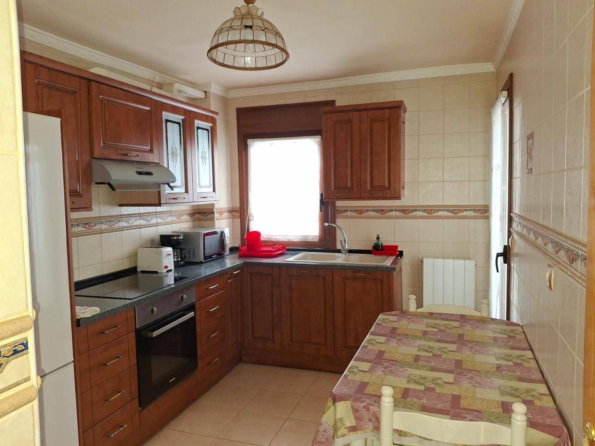 Apartamento entero, Three-Bedroom Apartment in Medina de Pomar, Cordillera Cantábrica