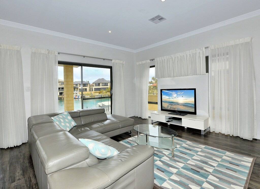 Holiday Home for 10 People in Mandurah, Western Australia