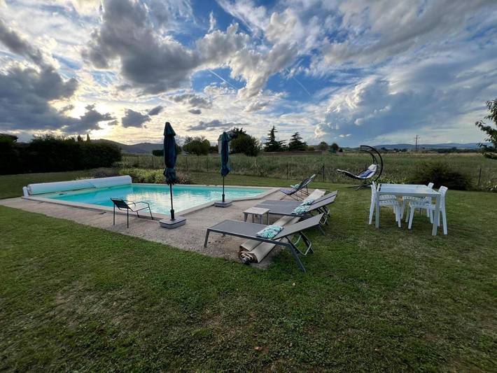 Gîte pour 4 personnes, avec jardin et vue ainsi que terrasse et piscine à Saint-Julien (Rhône) - 2
