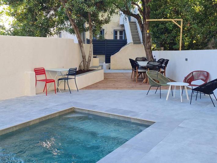Appartement de vacances pour 7 personnes, avec Balcon et Terrasse ainsi que Jardin et Piscine