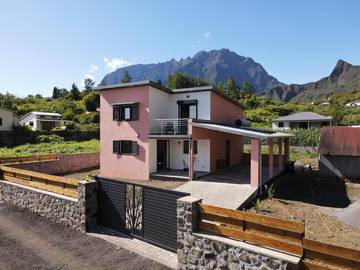 Cottage pour 8 personnes, avec jardin ainsi que balcon et vue dans Grand-Îlet