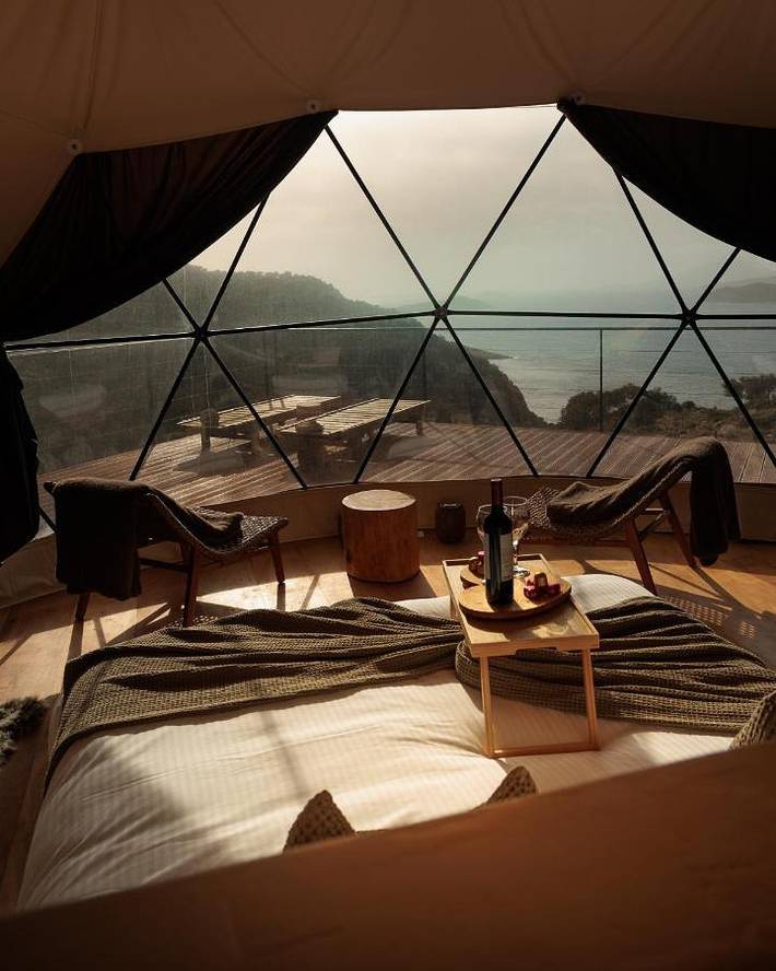 Tente pour 2 personnes, avec jardin ainsi que vue et piscine