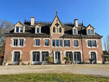 Cottage pour 27 personnes, avec jardin et piscine ainsi que vue et sauna à Mervans
