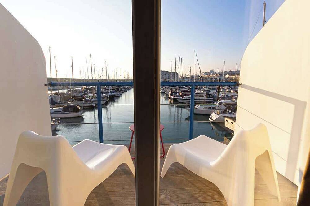 The Marina retreat -free parking in Brighton Marina, Brighton