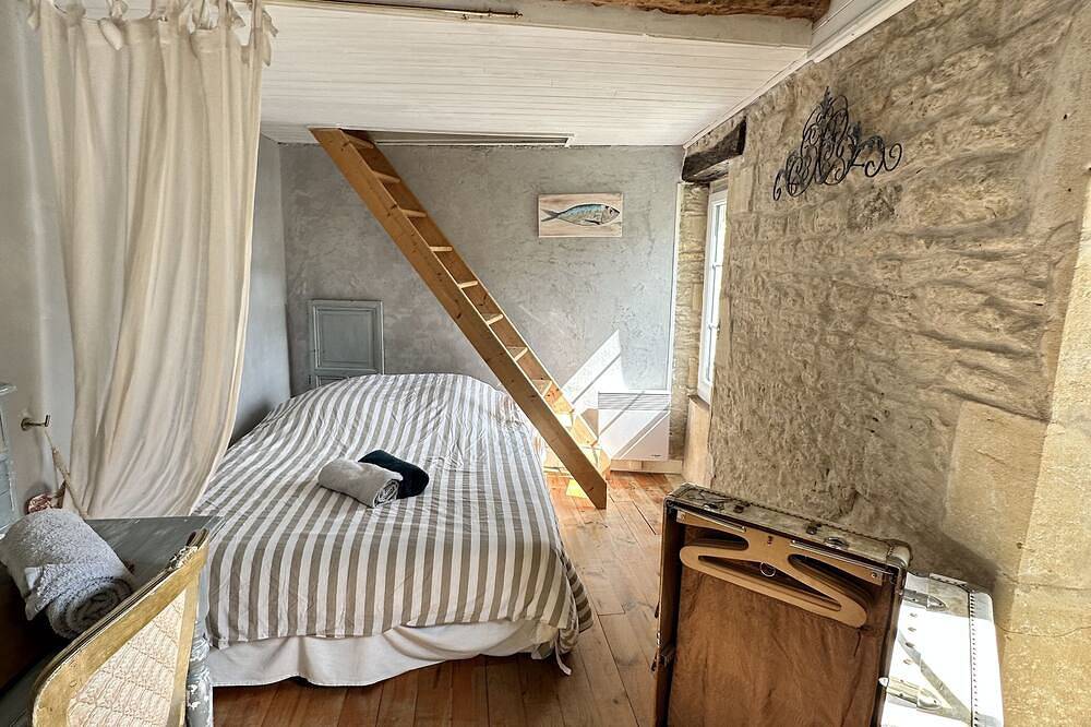 18th century stone house in the heart of the D-Day landing beaches in Ver-sur-Mer, Côte de Nacre