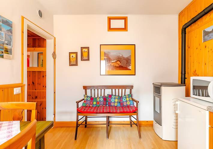 Ganze Wohnung, Apartment 'Fiore dell'Alpe' mit privatem Garten, Balkon und Wlan in Javrè, Porte di Rendena
