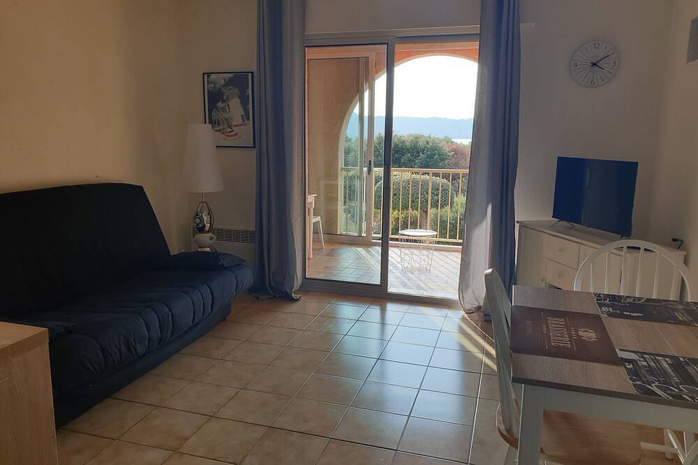 Entire apartment, Sea view apartment 45m2 in Lumio, Calvi region