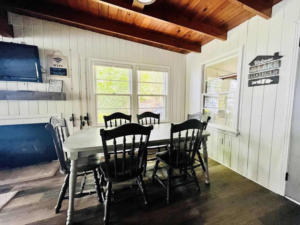Lake Front Cabin mit abgeschirmter Veranda und persönlicher Anlegestelle - Renoviert in Lake Martin