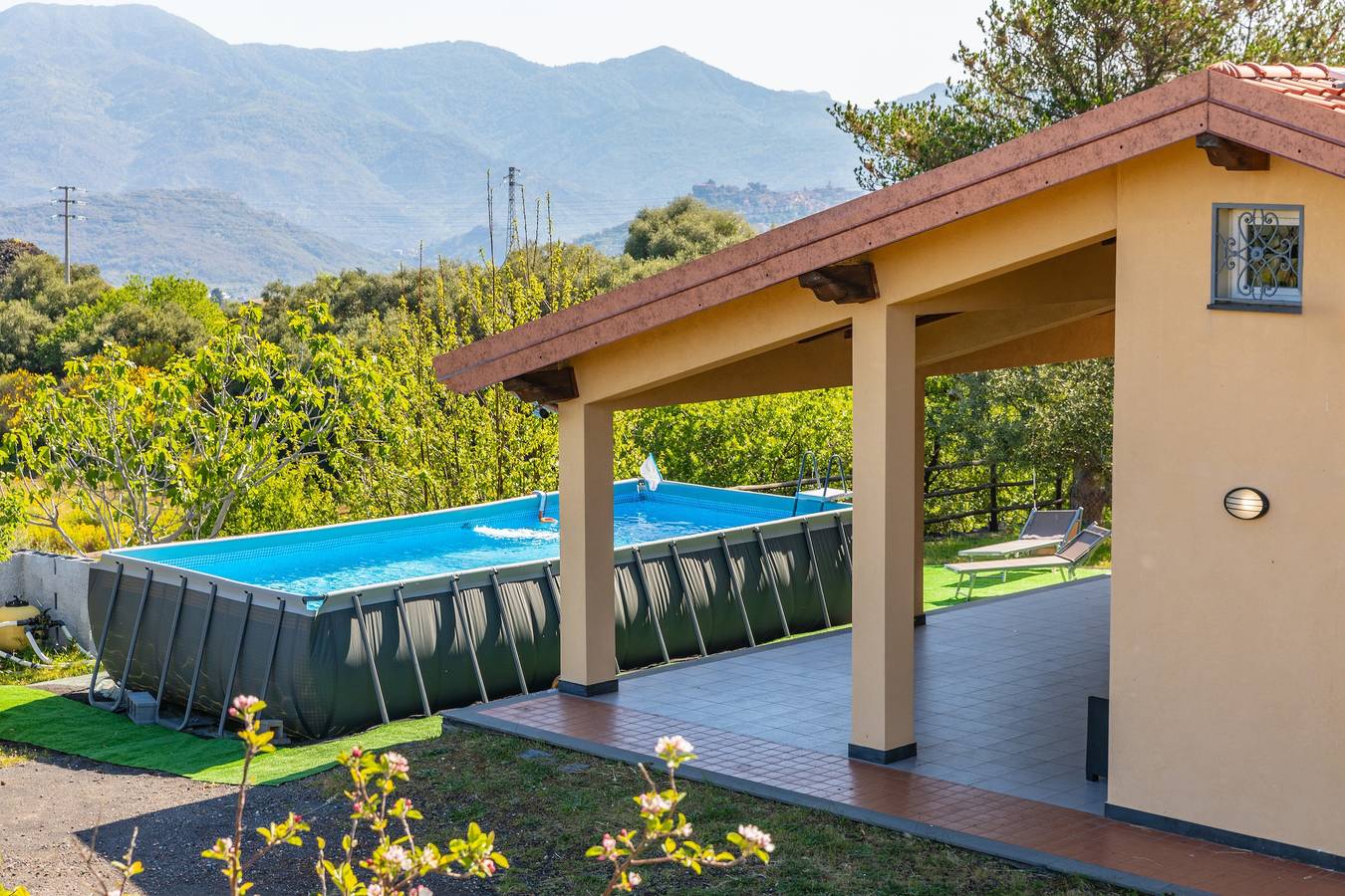 Haustierfreundliche Villa "Tuccios" mit Garten, Terrasse und Wlan in Ätna
