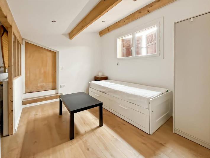 Location de vacances pour 7 personnes, avec terrasse et piscine à La Roquebrussanne