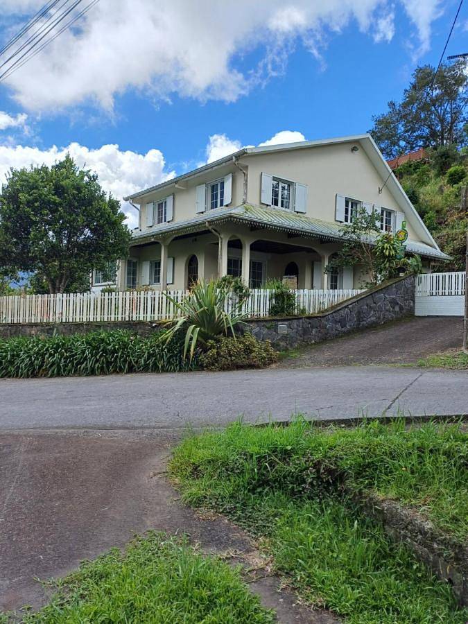 Maison d’hôte pour 6 personnes, avec vue ainsi que terrasse et jardin