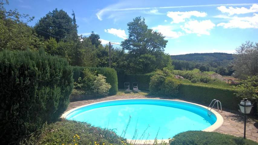 Location de vacances pour 2 personnes, avec jardin ainsi que piscine et terrasse à Vresse-sur-Semois - 2