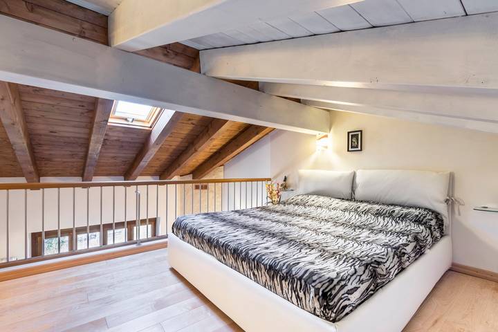 Hel lägenhet, Holiday Apartment "Rosalba" At the Foot of Monte Baldo with Balcony and Views in Ferrara di Monte Baldo, Gardabergen