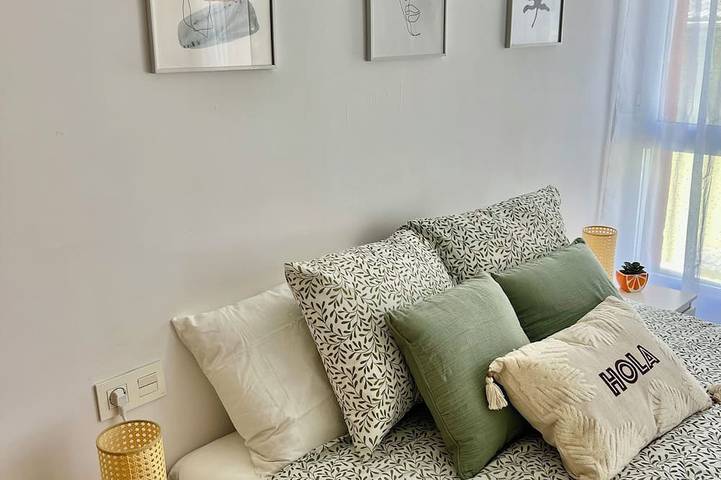 Ganze Wohnung, Charming 2-bedroom apartment with Ac, Wifi in lovely Granada in Genil, Granada