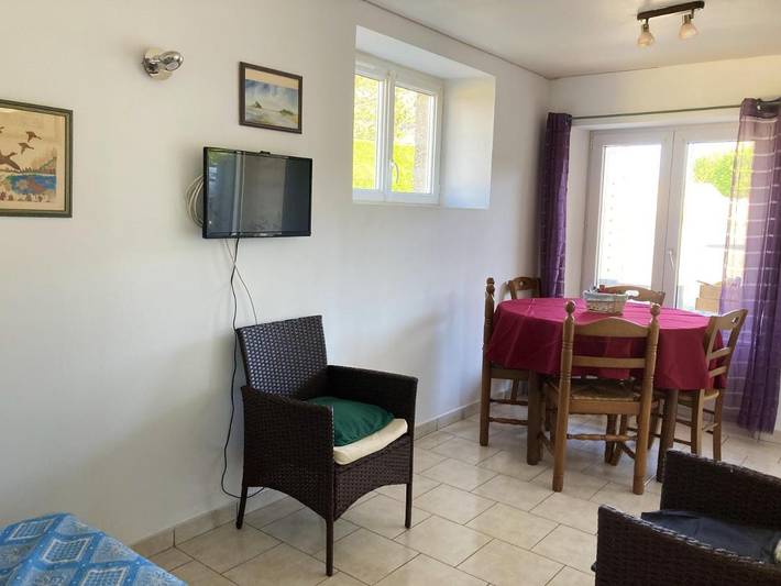 Gîte pour 4 personnes, avec piscine ainsi que jardin et terrasse à Montmartin-sur-Mer - 3