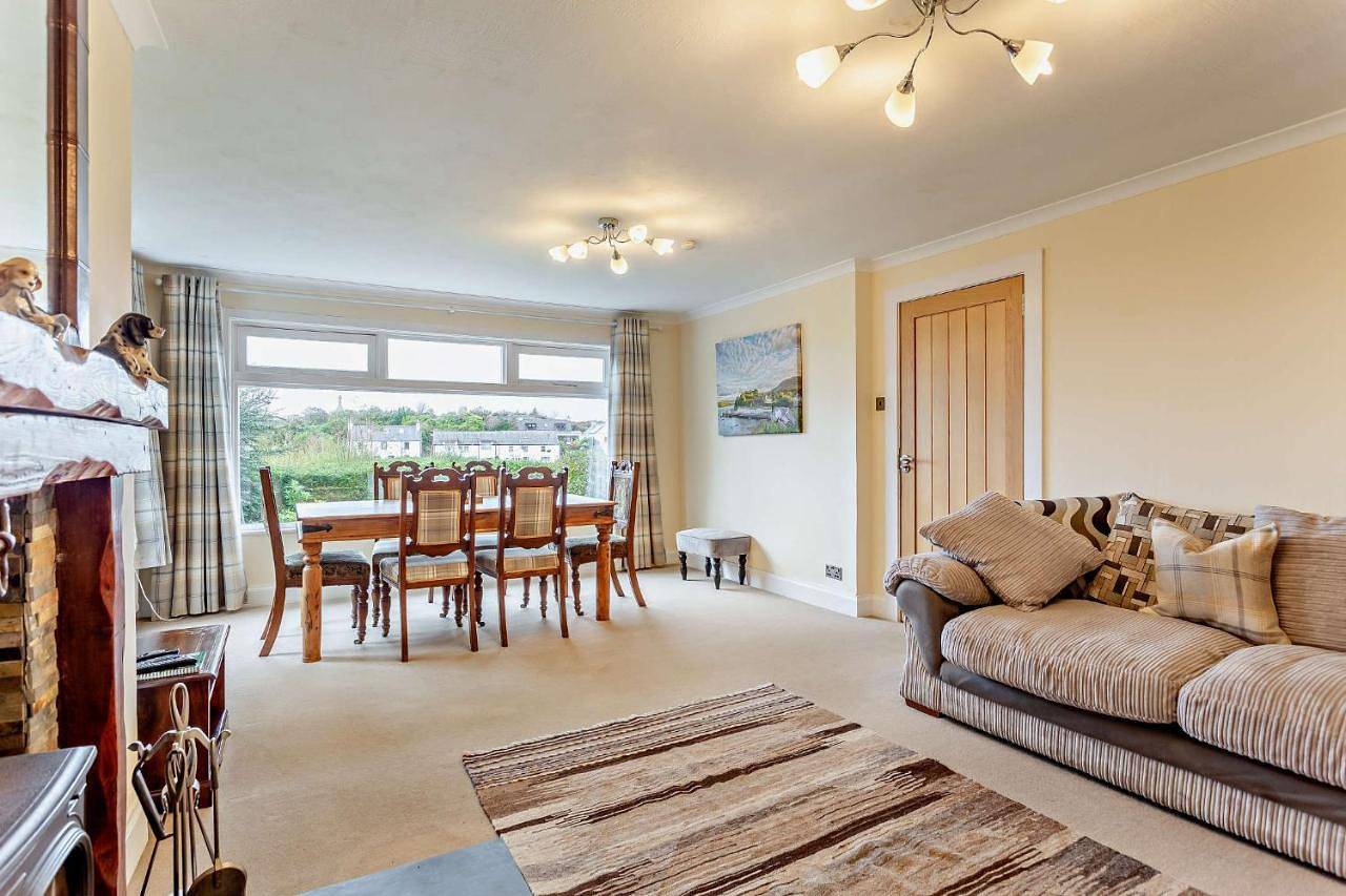 Three-Bedroom Cottage in Kyleakin, Loch Alsh