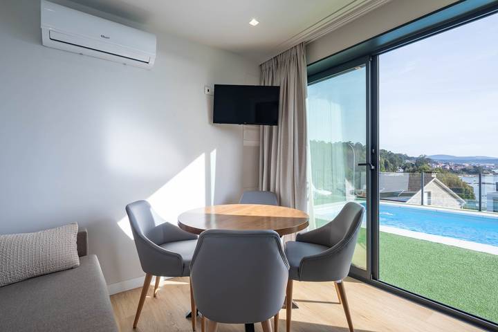 Ganze Wohnung, Ferienwohnung 'Bungalow 1' mit Meerblick, Wi-Fi und Klimaanlage in Posmarcos, A Pobra do Caramiñal