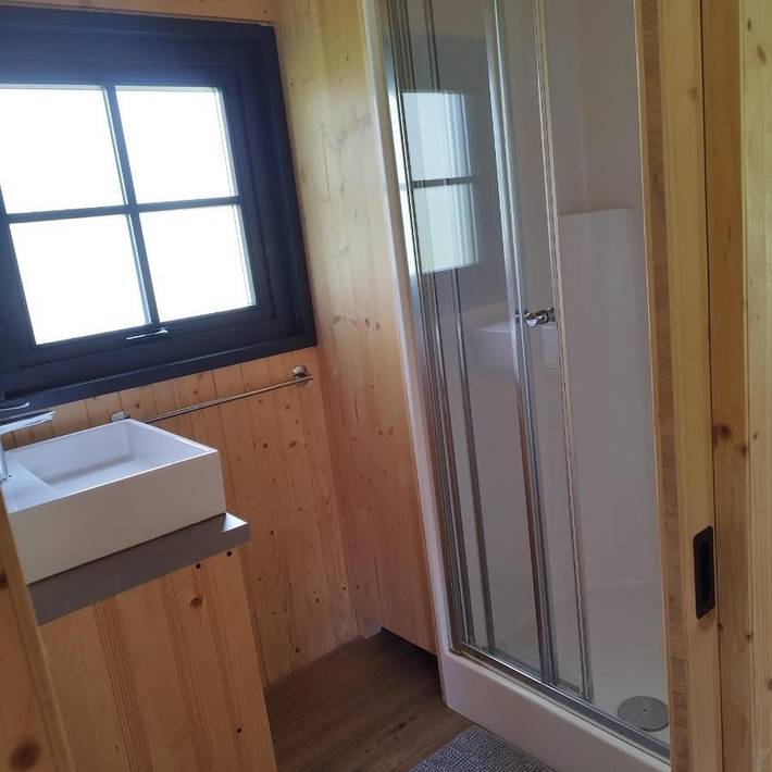 Camping pour 2 personnes, avec piscine et jardin ainsi que vue et bassin pour enfant, animaux acceptés dans Périgord Vert - 4